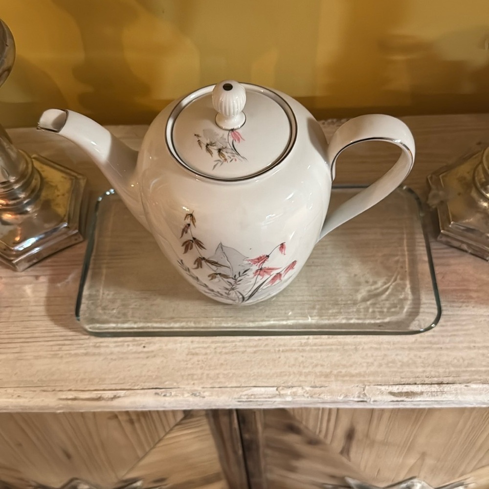 Elegant Floral Teapot - Picture 4 of 5